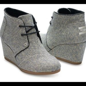 Toms Black & Gold Metallic Wedge